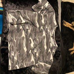 Size L Women’s Cropped Tshirt